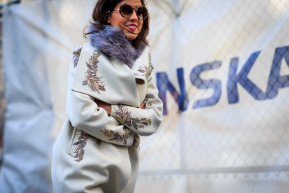 atmosphere details, AUTUMN WINTER 2016-2017, AW 16-17, detail, embroidered coat, FALL WINTER 2016-2017, fashion week, frenchystyle, fur collar, FW, FW 16-17, horizontal, jonathan paciullo, NEW YORK, NYFW, purple fur, street style, sunglasses, white coat, woman