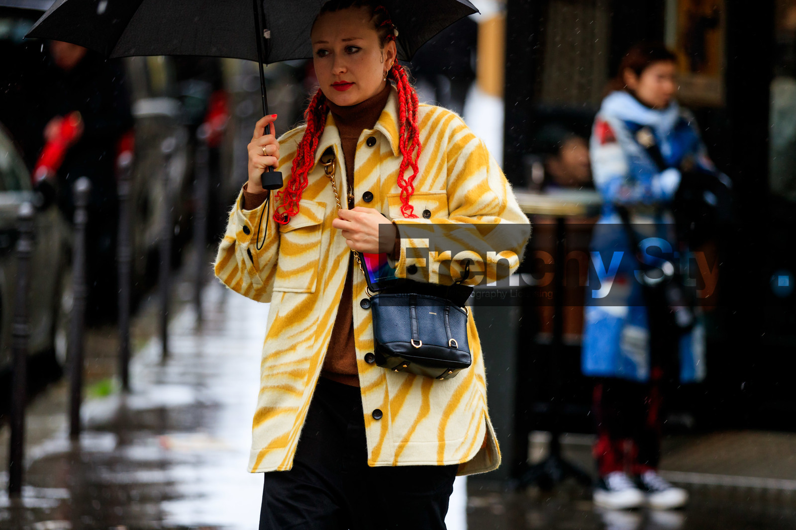 zebra printed jacket, white jacket, white shirt, yellow shirt, yellow jacket, button jacket, woolen shirt, zebra printed shirt, sacai bag, isabel marant jacket, isabel marant shirt, crossbody bag, navy blue leather bag, mini bag, fashion week, frenchystyle, FW, jonathan paciullo, street style, PFW, PARIS, AUTUMN WINTER 2020-2021, FALL WINTER 2020-2021, FW 20-21, horizontal, detail, atmosphere details