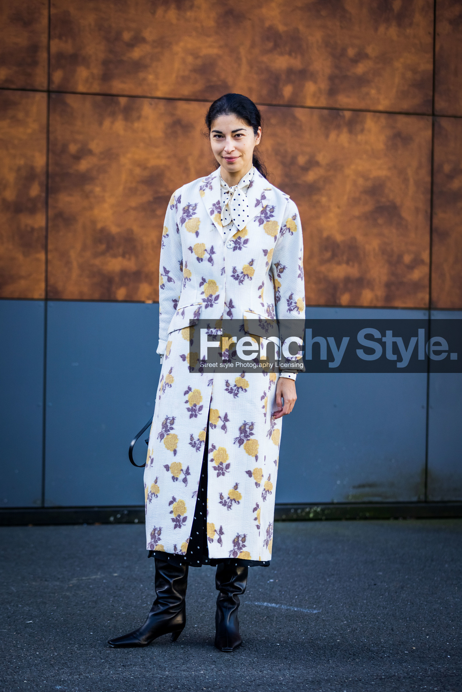 bag, black bag, black boots, boots, Caroline Issa, coat, dots, floral print, flower print, leather bag, leather boots, print, printed bag, printed coat, white coat, street style, jonathan paciullo, FW, frenchystyle, fashion week, PFW, PARIS, SPRING SUMMER 2022, SS 22, vertical, full length