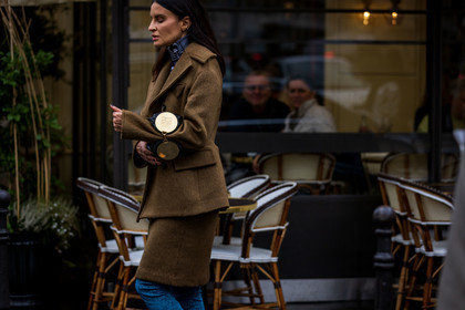 bag, black bag, bracelet bag, coat, khaki coat, khaki skirt, loewe bag, skirt, statement bag, wool coat, fashion week, frenchystyle, FW, jonathan paciullo, street style, PFW, PARIS, SPRING SUMMER 2022, SS 22, atmosphere details, horizontal