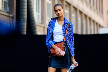 black skirt, blue shirt, brown bag, graphic shirt, iphone, leather bag, leather skirt, loewe, printed shirt, white tank top, fashion week, frenchystyle, FW, jonathan paciullo, street style, PFW, PARIS, atmosphere details, horizontal, detail, model, AUTUMN WINTER 2018-2019, FALL WINTER 2018-2019, FW 18-19
