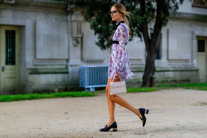atmosphere details, AUTUMN WINTER 2016-2017, AW 16-17, blue shoes, chiara ferragni, embroideries, FALL WINTER 2016-2017, fashion week, frenchystyle, full length, FW, FW 16-17, giambattista valli, gucci, HAUTE COUTURE, horizontal, jonathan paciullo, leather bag, leather shoes, MENSWEAR, mocassins, PARIS, PFW, pink bag, pink dress, printed dress, purple dress, street style, sunglasses