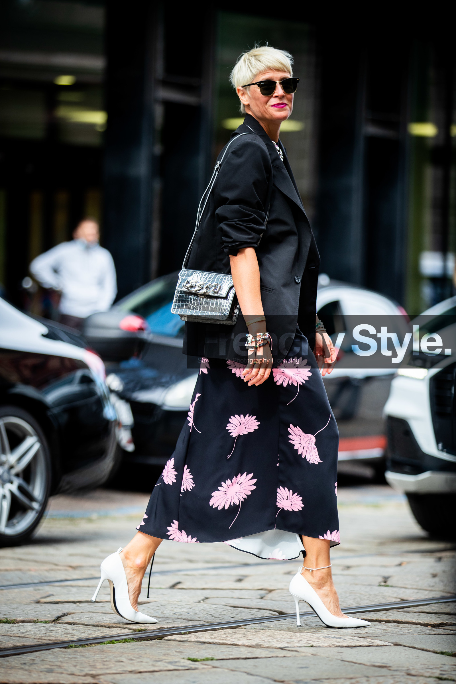 black jacket, black skirt, floral printed skirt, light pink skirt, long skirt, silvered bag, shoulder bag, silvered buckle bag, animal skin bag, marni bag, white leather pumps, scale sunglasses, rayban sunglasses, pearl bracelet, shell bracelet, lucky charm bracelet, multi bracelet, elisa nalin, street style, jonathan paciullo, FW, frenchystyle, fashion week, MFW, MILAN, SPRING SUMMER 2021, SS 21, vertical, full length