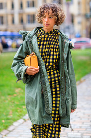 atmosphere details, checked dress, detail, fashion week, frenchystyle, FW, graphic dress, green jacket, jonathan paciullo, leather bag, LFW, LONDON, plaid, printed dress, SPRING SUMMER 2018, SS 18, street style, vertical, yellow bag, yellow dress