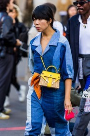 bag, blue jumpsuit, color, hermes bag, jean, jumpsuit, orange scarf, patchwork, printed scarf, scarf, scarf belt, straw bag, Susie Lau, yellow bag, fashion week, frenchystyle, FW, jonathan paciullo, street style, PFW, PARIS, SPRING SUMMER 2022, SS 22, vertical, atmosphere details