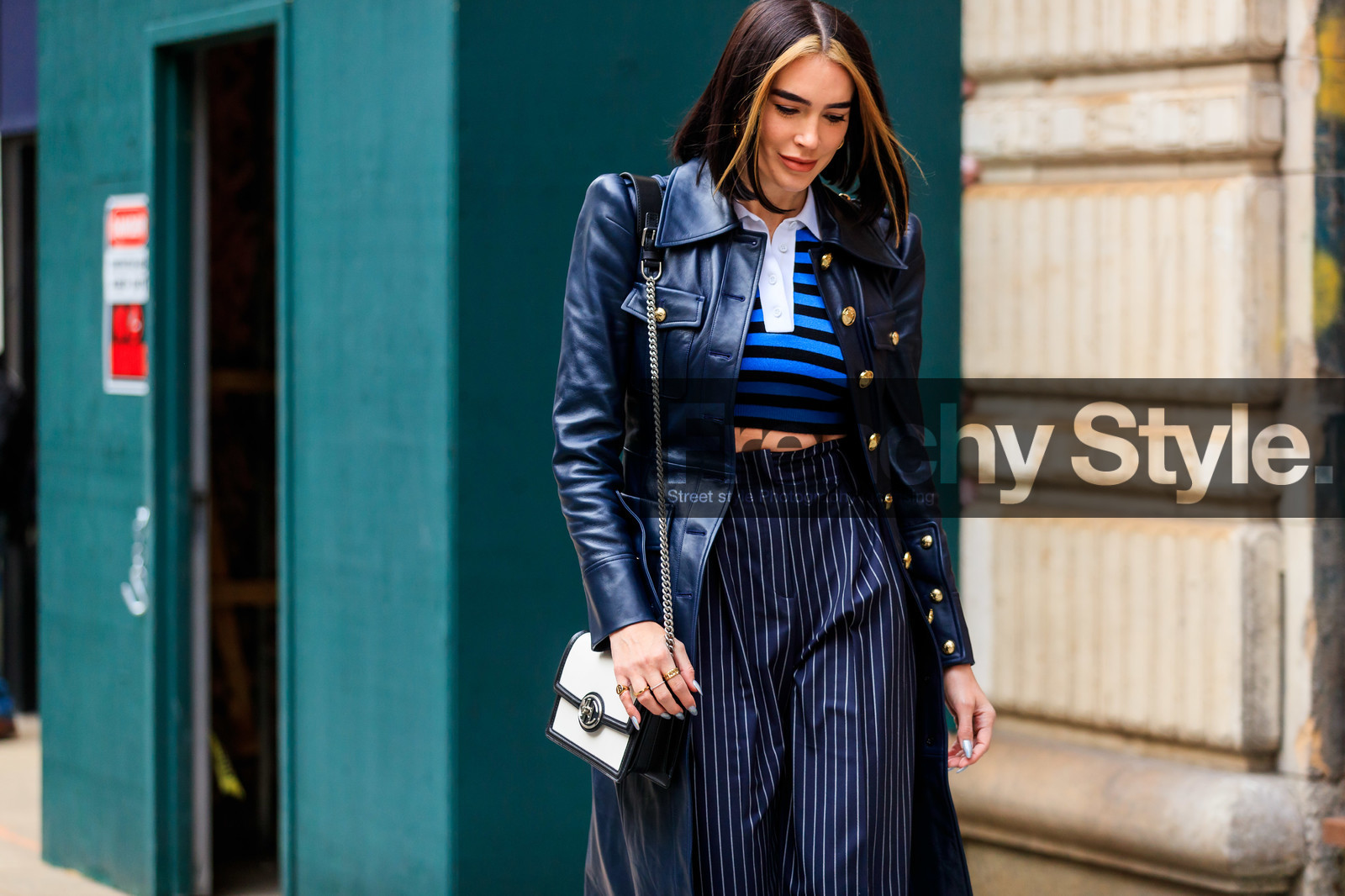 brittany xavier, michael kors jacket, michael kors jacket, michael kors look, navy blue leather jacket, navy blue pants, navy blue pullover, long jacket, striped pants, striped pullover, blue pullover, cropped pullover, high waist pants, carrot pants, polo collar pullover, golden button, multi button jacket, shoulder bag, silvered chain strap bag, black leather bag, white bag, loose pants, fashion week, frenchystyle, FW, jonathan paciullo, street style, NYFW, NEW YORK, AUTUMN WINTER 2020-2021, FALL WINTER 2020-2021, FW 20-21, horizontal, atmosphere details, detail