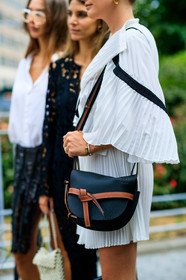 black bag, leather bag, loewe, madelynn furlong, pleated dress, white dress, street style, jonathan paciullo, FW, frenchystyle, fashion week, NYFW, NEW YORK, SPRING SUMMER 2019, SS 19, vertical, detail, atmosphere details