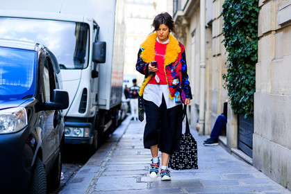 atmosphere details, AUTUMN WINTER 2017-2018, AW 17-18, black bag, black pants, FALL WINTER 2017-2018, fashion week, frenchystyle, full length, FW, FW 17-18, horizontal, jonathan paciullo, leather bag, leather shoes, leather sneakers, multicolor jacket, PARIS, PFW, printed bag, printed jacket, red sweater, street style, Tatiana Cotliar, tote bag, white shirt, yellow fur