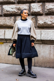 bag, ballon sleeves, beige sweater, black boots, black skirt, boots, green bag, khaki bag, leather bag, leather boots, loewe bag, loewe look, Oumayma Elboumeshouli, skirt, sweater, street style, jonathan paciullo, FW, frenchystyle, fashion week, PFW, PARIS, SPRING SUMMER 2022, SS 22, vertical, full length