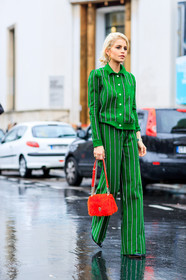 AUTUMN WINTER 2017-2018, AW 17-18, caro daur, christian dior, FALL WINTER 2017-2018, fashion week, frenchystyle, full length, fur bag, FW, FW 17-18, graphic jacket, graphic pants, graphic suit, green jacket, green pants, green suit, jonathan paciullo, leather bag, PARIS, PFW, printed jacket, printed pants, printed suit, red bag, street style, striped jacket, striped pants, striped suit, trousers, vertical