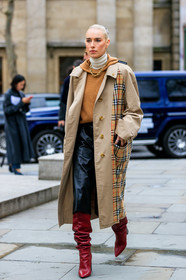flora macdonald johnston, beige trench coat, checked trench coat, beige hoodie, beige pullover, burgundy leather boots, high boots, high heels boots, white pullover, turtleneck pullover, golden necklace, golden earrings, multi earrings, big chain necklace, black leather skirt, mid long skirt, fashion week, frenchystyle, FW, jonathan paciullo, street style, LFW, LONDON, AUTUMN WINTER 2020-2021, FALL WINTER 2020-2021, FW 20-21, vertical, full length