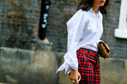 animal print, atmosphere details, brown clutch, checked pants, detail, fashion week, frenchystyle, FW, horizontal, jonathan paciullo, leather bag, LFW, LONDON, plaid, printed pants, red pants, snake print, SPRING SUMMER 2017, SS 17, street style, tartan, trousers, white shirt, woman