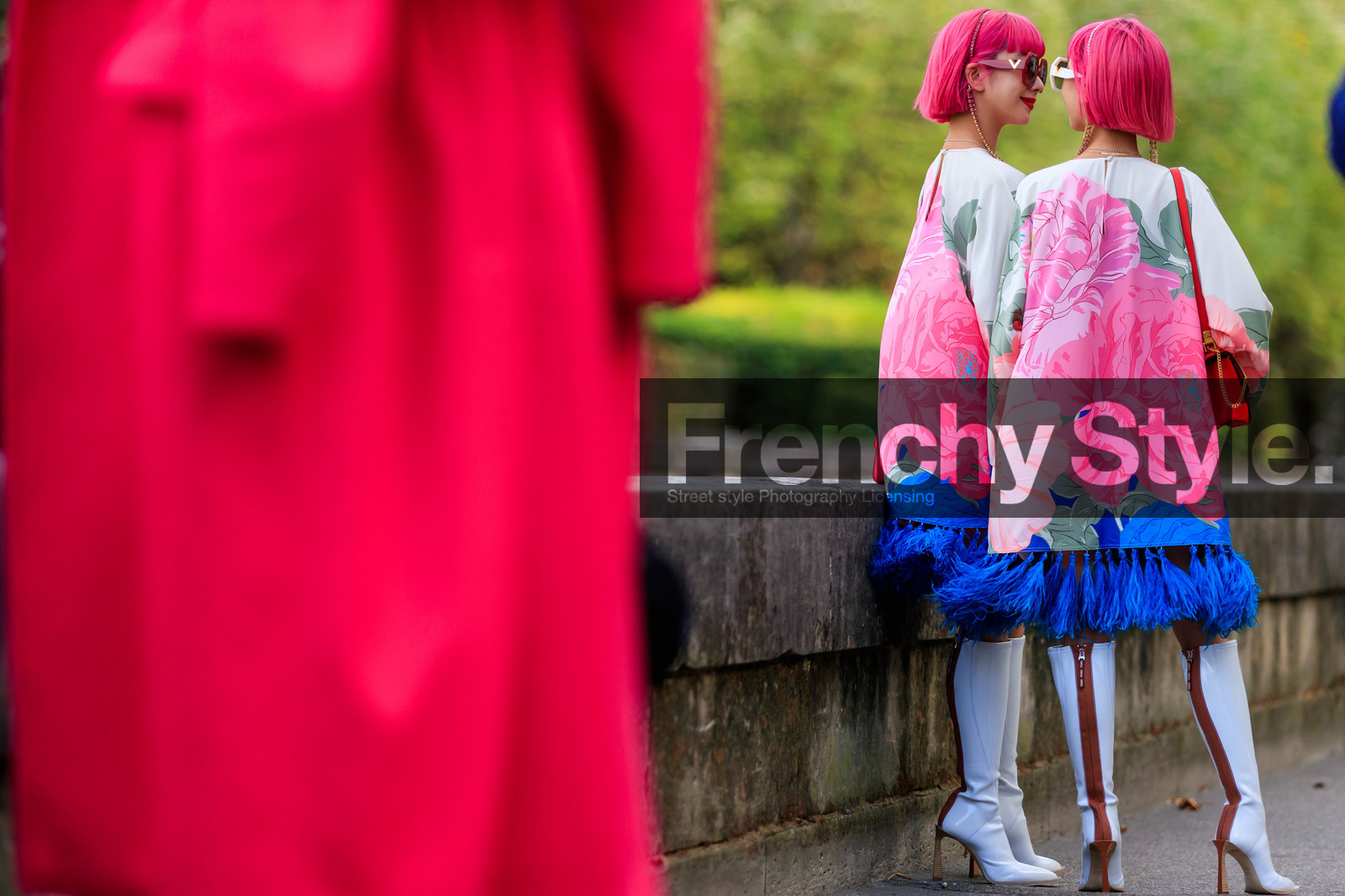 Ami and Aya Suzuki, back details, valentino bag, valentino dress, pink hair, pink dress, pink leather bag, light green dress, blue dress, feather details, feather dress, long sleeves dress, mini dress, floral printed dress, white leather boots, high boots, high heels boots, fendi boots, polish boots, PARIS, PFW, SPRING SUMMER 2020, SS 20, fashion week, frenchystyle, FW, jonathan paciullo, street style, horizontal, atmosphere details, full length