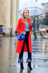 AUTUMN WINTER 2017-2018, AW 17-18, black shoes, blue bag, blue denim, denim pants, FALL WINTER 2017-2018, fashion week, frenchystyle, full length, FW, FW 17-18, gingham, high heels, jeans, jonathan paciullo, leather bag, leather shoes, PARIS, PFW, red coat, ripped pants, street style, trousers, umbrella, vertical