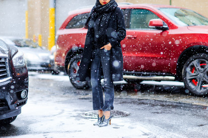 atmosphere details, AUTUMN WINTER 2016-2017, AW 16-17, black coat, black denim, black scarf, denim pants, denni elias, detail, fashion week, frenchystyle, FW, FW 16-17, high heels, horizontal, jeans, jonathan paciullo, leather shoes, NEW YORK, NYFW, silver heels, silver shoes, street style, tone on tone, total look black, trousers, woman