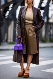 bag, black sunglasses, crossbody bag, dress, earrings, fluffly bag, gold bracelet, gold earrings, Julie Sergent Ferreri, khaki dress, longchamp bag, ring, strap, sunglasses, watch, fashion week, frenchystyle, FW, jonathan paciullo, street style, PFW, PARIS, SPRING SUMMER 2022, SS 22, vertical, atmosphere details