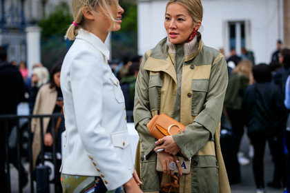 camel bag, chloé, earrings, graphic jacket, graphic skirt, green bag, green jacket, leather bag, multicolor skirt, printed jacket, printed skirt, tina leung, white jacket, xenia van der woodsen, xnenia adonts, PARIS, PFW, street style, jonathan paciullo, FW, frenchystyle, fashion week, AUTUMN WINTER 2019-2020, AW 19-20, FALL WINTER 2019-2020, FW 19-20, horizontal, atmosphere details, detail