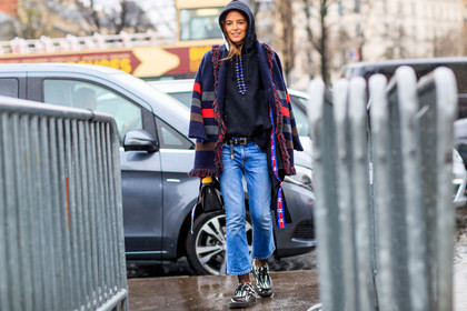 animal print, atmosphere details, AUTUMN WINTER 2017-2018, AW 17-18, black and white shoes, black bag, black belt, black sweater, blue denim, chiara totire, denim pants, FALL WINTER 2017-2018, fashion week, frenchystyle, full length, FW, FW 17-18, hoodie, horizontal, jeans, jonathan paciullo, leather belt, leather shoes, PARIS, PFW, poncho, street style, trousers, zebra