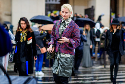 atmosphere details, AUTUMN WINTER 2017-2018, AW 17-18, black bag, detail, FALL WINTER 2017-2018, fashion week, frenchystyle, FW, FW 17-18, horizontal, jonathan paciullo, leather bag, metallic dress, PARIS, PFW, red jacket, shiny dress, silver dress, street style, studs, tweed jacket