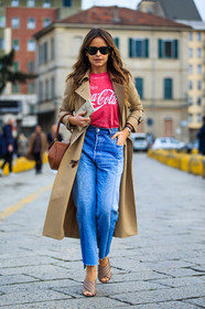 AUTUMN WINTER 2016-2017, AW 16-17, beige coat, beige shoes, blue denim, brown bag, denim pants, FALL WINTER 2016-2017, fashion week, frenchystyle, full length, FW, FW 16-17, geometric, graphic bag, gucci, high heels, jeans, jonathan paciullo, leather bag, leather shoes, LFW, loewe, LONDON, long hair, MENSWEAR, mira duma, miroslava duma, mules, nude sandals, printed t shirt, ray ban, red t shirt, street style, sunglasses, trench coat, trousers, vertical, vêtements