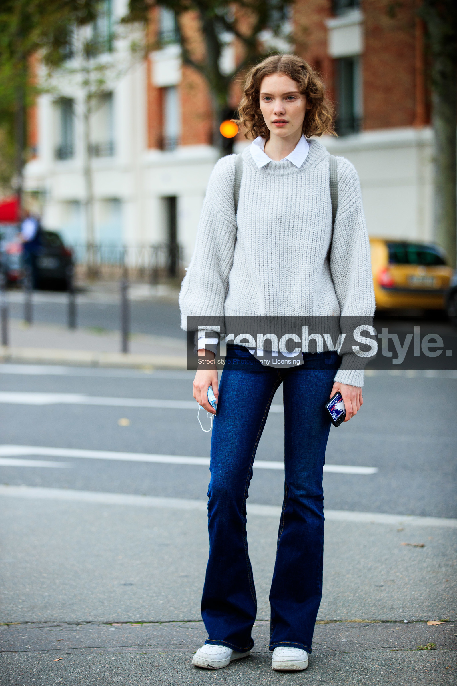 white pullover, denim, blue jeans, flare jeans, street style, jonathan paciullo, FW, frenchystyle, fashion week, PFW, PARIS, SPRING SUMMER 2021, SS 21, vertical, full length, model