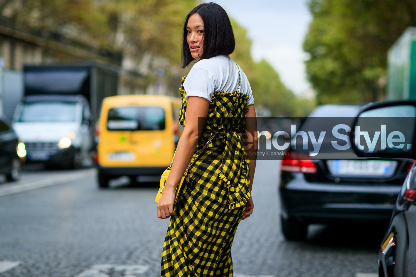 atmosphere details, bustier dress, checked dress, detail, fashion week, frenchystyle, FW, graphic dress, horizontal, jonathan paciullo, jw anderson, leather bag, PARIS, PFW, plaid, printed dress, SPRING SUMMER 2018, SS 18, street style, white t shirt, yellow bag, yellow dress, hsuhs, Tiffany Hsu