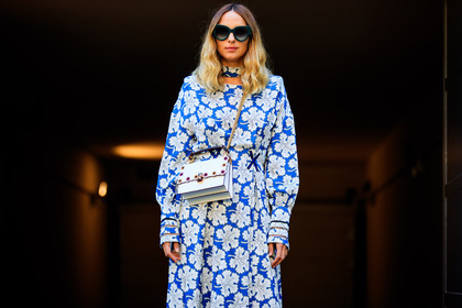 atmosphere details, blue dress, candela novembre, detail, fashion week, floral, flowers, frenchystyle, FW, graphic bag, graphic dress, horizontal, jonathan paciullo, leather bag, MFW, MILAN, printed bag, printed dress, SPRING SUMMER 2018, SS 18, street style, sunglasses, white bag