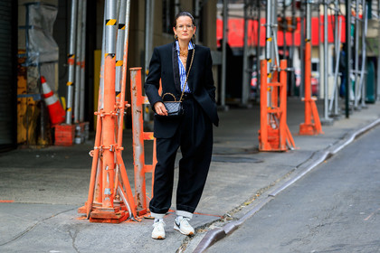 Lucy Chadwick, black jacket, black leather bag, black pants, blue shirt, white shirt, striped shirt, big chain necklace, multi necklace, charms necklace, golden frame glasses, metalic frame sunglasses, aviator glasses, hoop earrings, golden earrings, golden chain strap bag, crossbody bag, chanel bag, quilted bag, satin jacket, loose pants, nike shoes, white sneakers, golden necklace, beige sneakers, suede sneakers, fashion week, frenchystyle, FW, jonathan paciullo, street style, NYFW, NEW YORK, AUTUMN WINTER 2020-2021, FALL WINTER 2020-2021, FW 20-21, horizontal, atmosphere details, full length