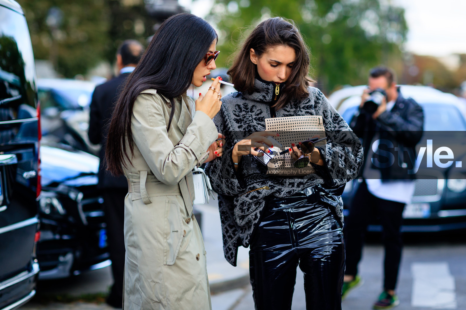 atmosphere details, beige bag, black pants, detail, diletta bonaiuti, fashion week, frenchystyle, FW, gilda ambrosio, grey sweater, horizontal, jonathan paciullo, leather bag, leather pants, mini bag, PARIS, PFW, printed sweater, SPRING SUMMER 2017, SS 17, street style, studded bag, sunglasses, trench coat, trousers, turtleneck sweater, varnished leather, white bag