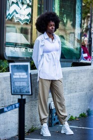 afro hairstyle, beige pants, bra, knitted bra, pants, shirt, sneakers, white bra, white shoes, white sneakers, white shirt, fashion week, frenchystyle, FW, jonathan paciullo, street style, PFW, PARIS, SPRING SUMMER 2022, SS 22, vertical, atmosphere details