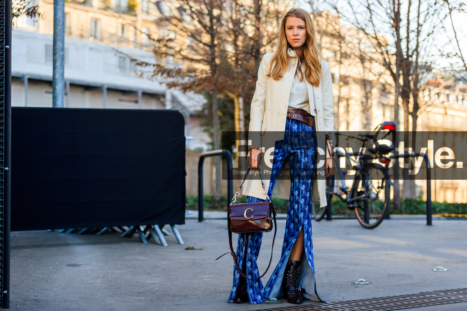 animal print, black shoes, blue denim, brown bag, brown belt, chloé, denim pants, graphic pants, jeans, leather bag, leather belt, leather shoes, monica ainley, printed pants, trousers, white coat, wide pants, PARIS, PFW, street style, jonathan paciullo, FW, frenchystyle, fashion week, AUTUMN WINTER 2019-2020, AW 19-20, FALL WINTER 2019-2020, FW 19-20, horizontal, atmosphere details, full length