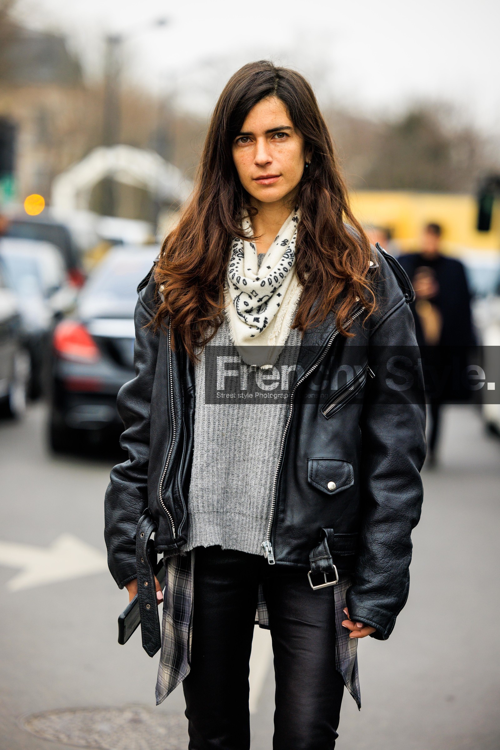 biker jacker, white foulard, biker look, leather jacker, black jacket, grey jumper, knitted jumper, leather leggins, coperni, chiara totire, street style, jonathan paciullo, FW, frenchystyle, fashion week, AUTUMN WINTER 2022-2023, FALL WINTER 2022_2023, FW 22-23, PFW, PARIS, vertical, detail