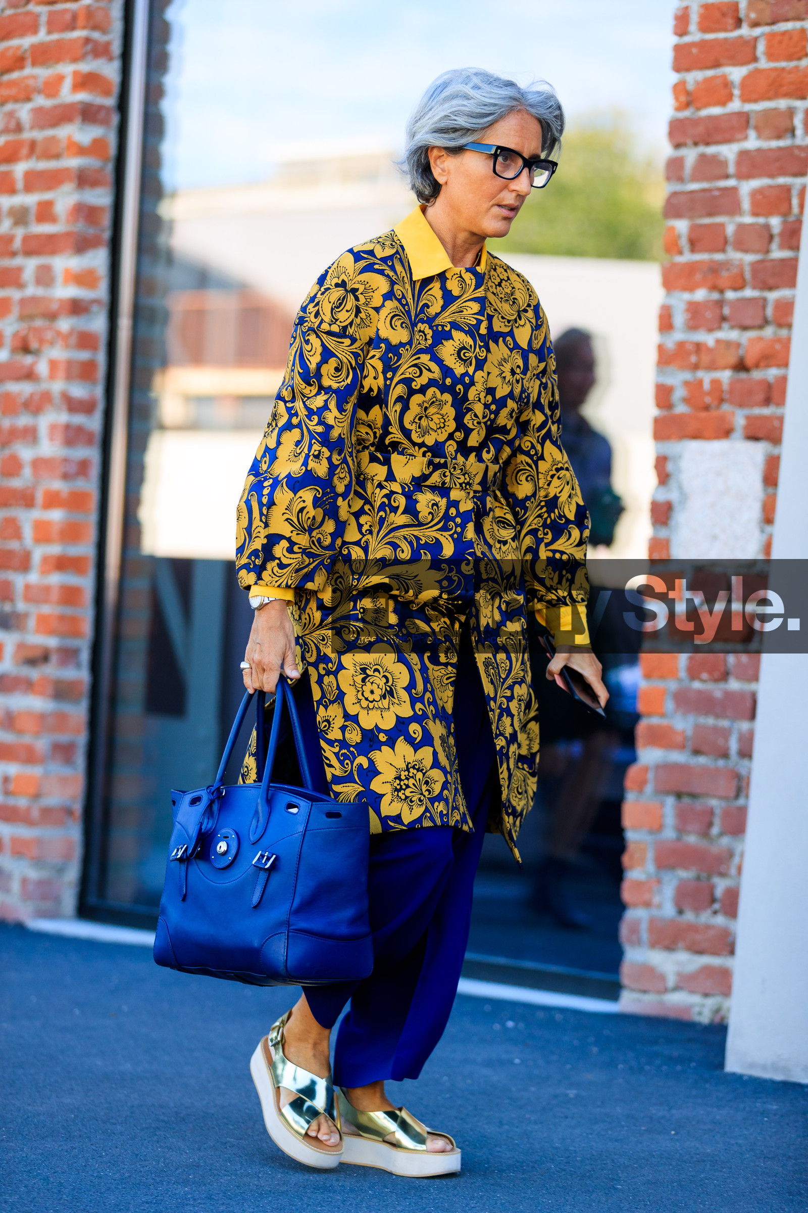 blue bag, blue pants, fashion week, floral, flowers, frenchystyle, full length, FW, golden sandals, graphic jacket, jonathan paciullo, leather bag, leather shoes, MFW, MILAN, printed jacket, SPRING SUMMER 2018, SS 18, street style, sunglasses, trousers, vertical, yellow coat