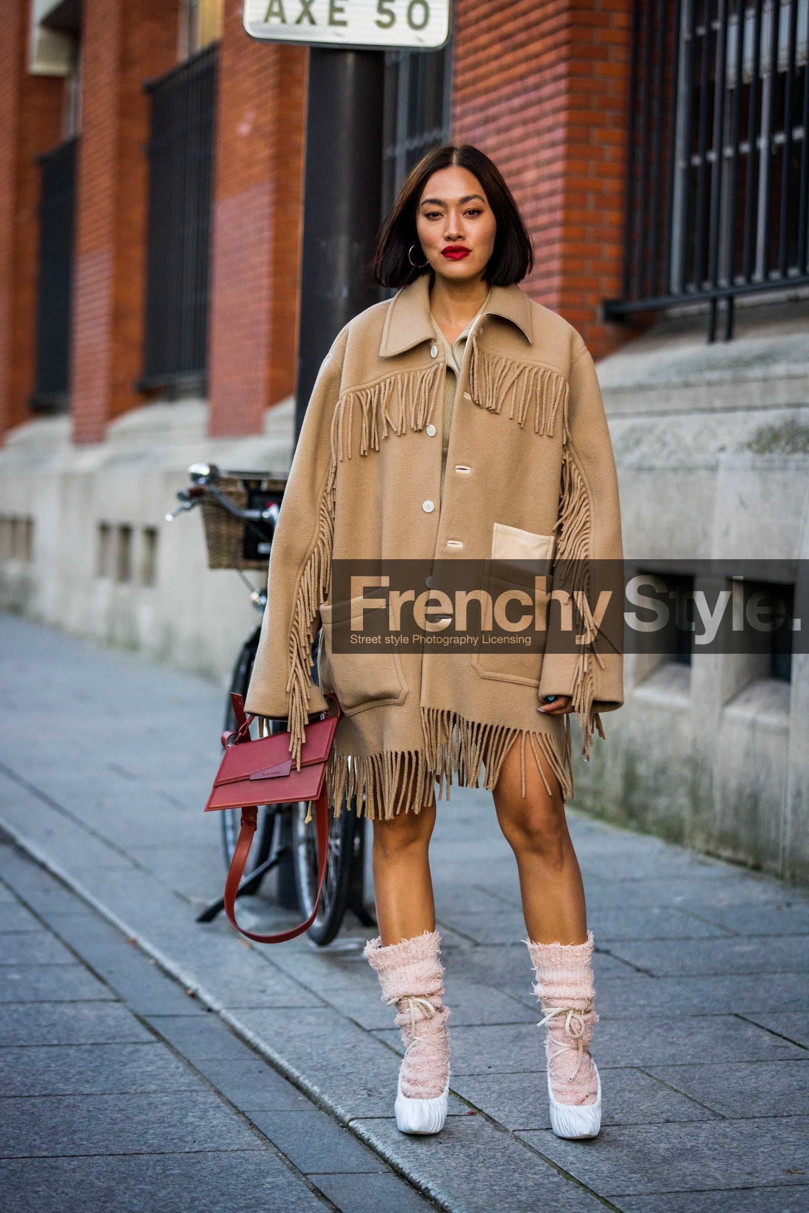acne studios bag, bag, beige jacket, burgundy bag, fringes jacket, jacket, leather bag, pink socks, red bag, sandals, socks, Tiffany Hsu, white sandals, wool socks, street style, jonathan paciullo, FW, frenchystyle, fashion week, PFW, PARIS, SPRING SUMMER 2022, SS 22, vertical, full length
