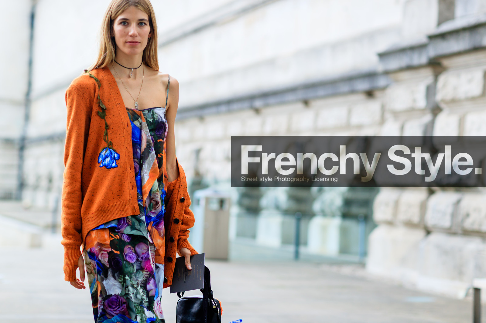 atmosphere details, choker, detail, fashion week, frenchystyle, FW, horizontal, jonathan paciullo, LFW, LONDON, multicolor dress, necklace, orange sweater, printed dress, SPRING SUMMER 2017, SS 17, street style, veronika heilbrunner, woman