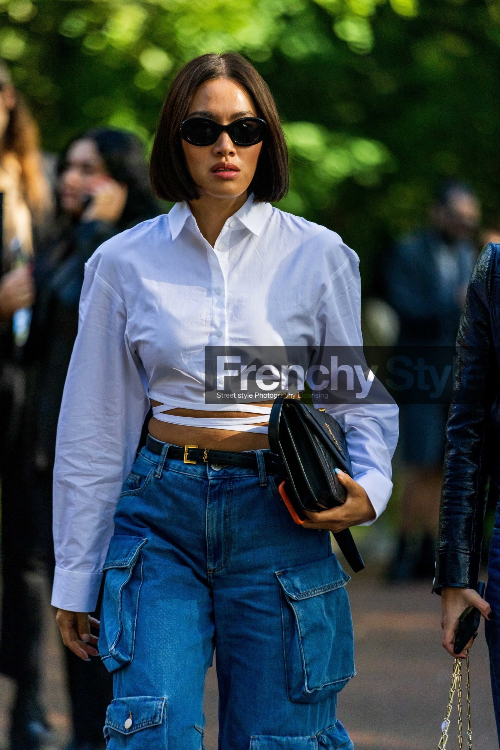 bag, black belt, black sunglasses, blue denim, blue jean, crop shirt, denim, jean, leather bag, shirt, sunglasses, Tiffany Hsu, white shirt, street style, jonathan paciullo, FW, frenchystyle, fashion week, PFW, PARIS, SPRING SUMMER 2022, SS 22, vertical, atmosphere details