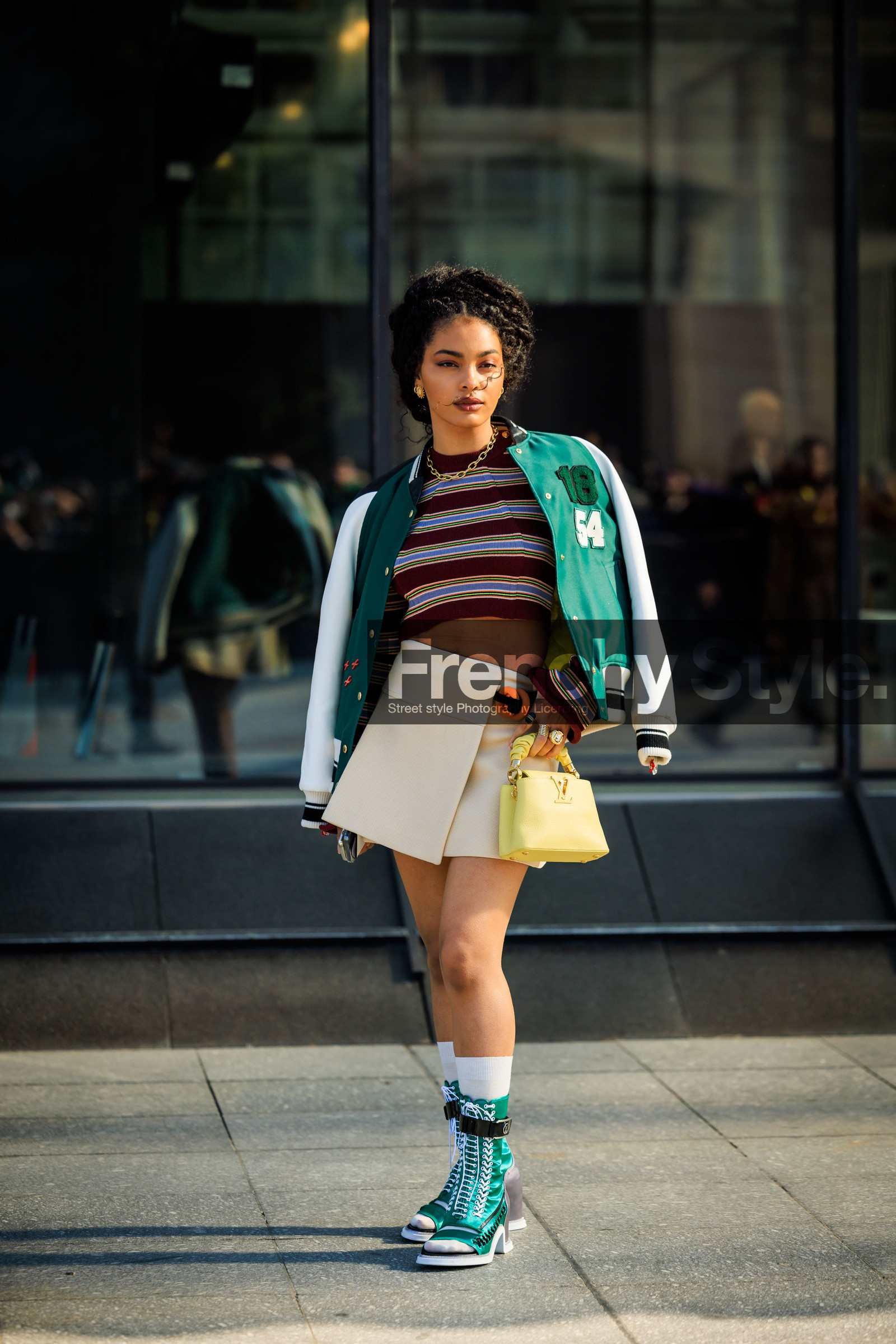 louis vuitton, baseball jacket, green jacket, striped top, knitted top, burgundy top, multicolor top, mini skirt, beige skirt, yellow handbag, louis vuitton bag, mini, bag, green boots, laced boots, louis vuitton, golden chain, afro hair, sharon alexie, street style, jonathan paciullo, FW, frenchystyle, fashion week, AUTUMN WINTER 2022-2023, FALL WINTER 2022_2023, FW 22-23, PFW, PARIS, full length, vertical