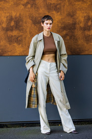 beige pants, beige trenchcoat, brown crop top, burberry trench, crop top, flare pants, pants, trenchcoat, street style, jonathan paciullo, FW, frenchystyle, fashion week, PFW, PARIS, SPRING SUMMER 2022, SS 22, vertical, full length, model