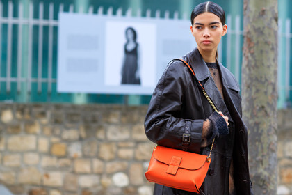 atmosphere details, AUTUMN WINTER 2017-2018, AW 17-18, brown coat, detail, FALL WINTER 2017-2018, fashion week, frenchystyle, FW, FW 17-18, horizontal, jonathan paciullo, leather bag, leather coat, loewe, model, orange bag, PARIS, PFW, street style