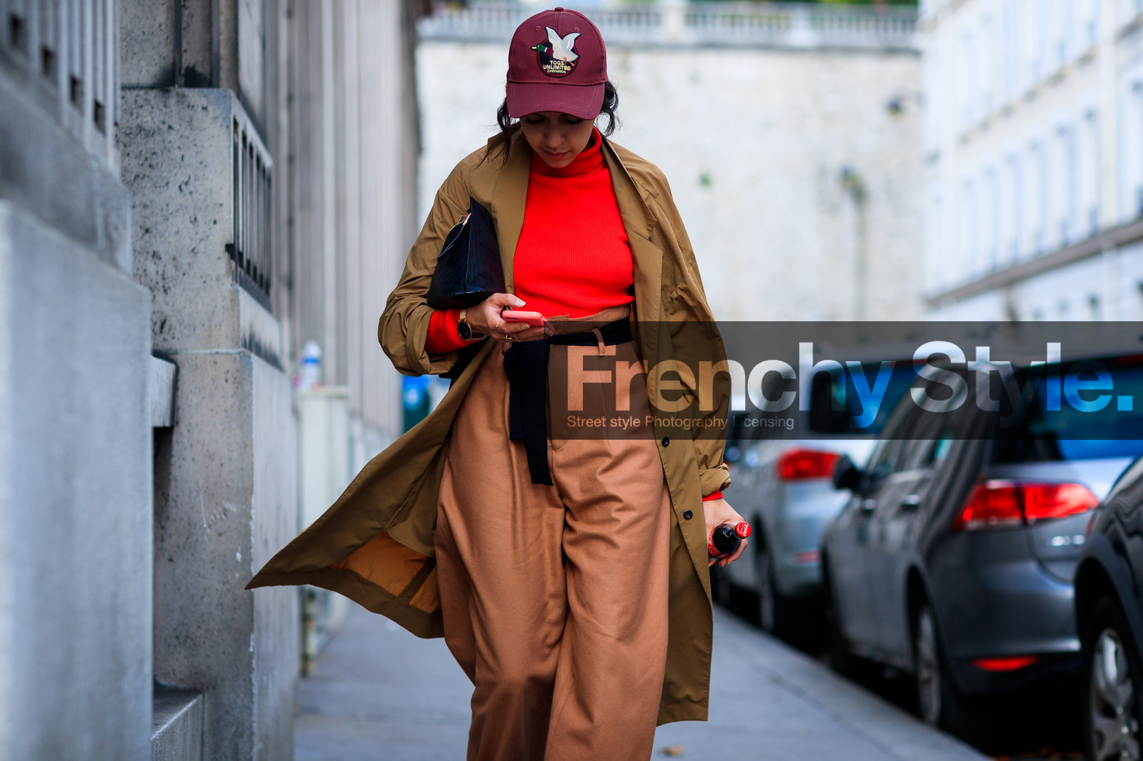 atmosphere details, black bag, black belt, brown pants, camel coat, detail, fashion week, frenchystyle, FW, horizontal, jonathan paciullo, leather bag, PARIS, PFW, red cap, red sweater, SPRING SUMMER 2018, SS 18, street style, trousers