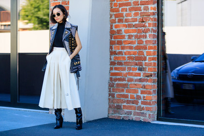 atmosphere details, black jacket, black shoes, black top, embroidered jacket, fashion week, frenchystyle, full length, FW, graphic jacket, gucci, high heels, horizontal, jonathan paciullo, leather jacket, leather shoes, MFW, MILAN, printed jacket, sleeveless, SPRING SUMMER 2018, SS 18, street style, studs, sunglasses, white pants, wide pants, yoyo cao