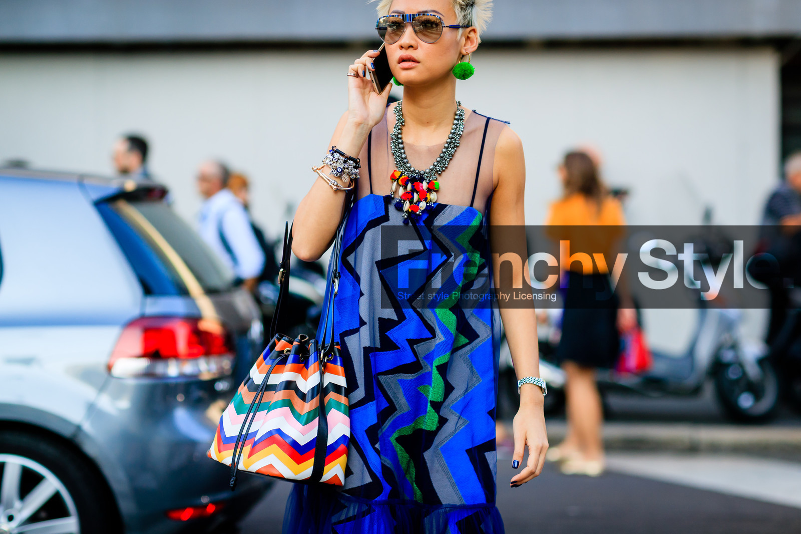 atmosphere details, blue dress, bracelet, detail, earrings, esther quek, fashion week, frenchystyle, FW, geometric, graphic bag, graphic dress, horizontal, jonathan paciullo, leather bag, MFW, MILAN, multicolor bag, multicolor dress, necklace, printed bag, printed dress, SPRING SUMMER 2017, SS 17, street style, striped bag, sunglasses