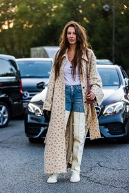 acne studios look, beige coat, boots, coat, denim, Estelle Chemouny, floral print, flower, high boots, jean, long coat, white boots, white t-shirt, street style, jonathan paciullo, FW, frenchystyle, fashion week, PFW, PARIS, SPRING SUMMER 2022, SS 22, vertical, full length