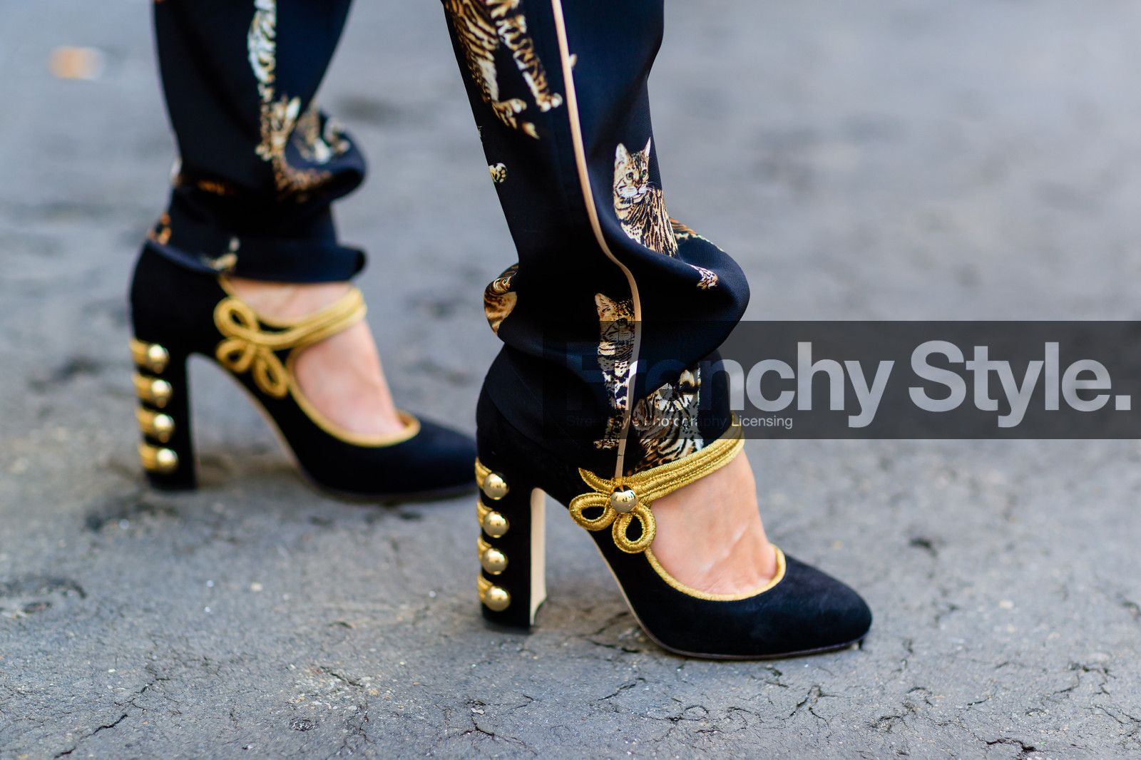 atmosphere details, black pants, black shoes, detail, dolce & gabbana, embroidered shoes, fashion week, frenchystyle, FW, golden details, helena bordon, high heels, horizontal, jonathan paciullo, leather shoes, MFW, MILAN, printed pants, SPRING SUMMER 2017, SS 17, street style, trousers