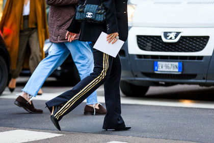 atmosphere details, AUTUMN WINTER 2016-2017, AW 16-17, black jacket, black pants, blazer, chanel, detail, FALL WINTER 2016-2017, fashion week, frenchystyle, FW, FW 16-17, geometric, high heels, horizontal, jonathan paciullo, LFW, LONDON, MENSWEAR, printed pants, street style, striped pants, trousers, tweed bag