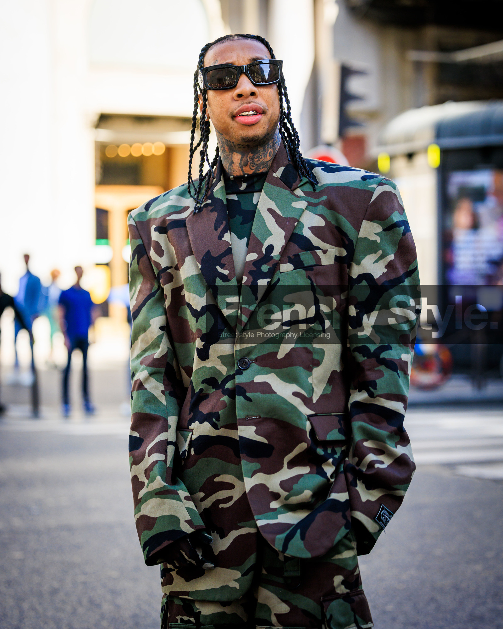 PARIS, PFW, fashion week, frenchystyle, FW, jonathan paciullo, street style, SPRING SUMMER 2024, SS 24, vertical, atmosphere details, detail