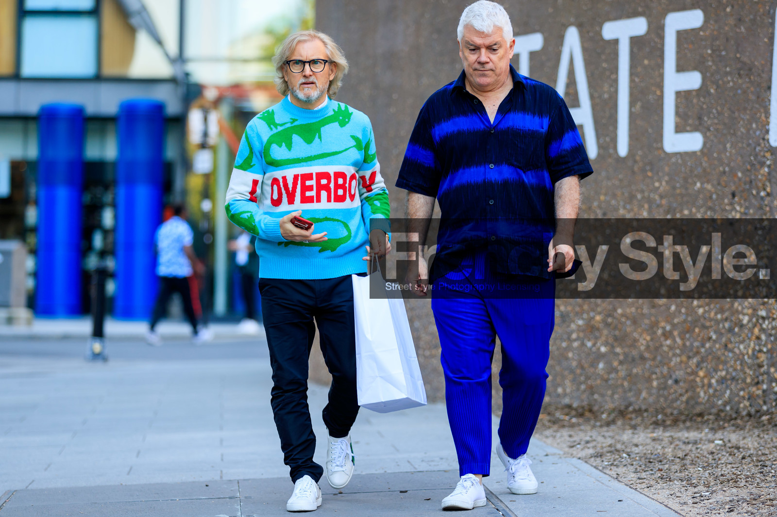 charles jeffrey loverboy pull, white sneakers, tie and dye shirt, pleated pants, fashion week, frenchystyle, FW, jonathan paciullo, street style, atmosphere details, horizontal, full length