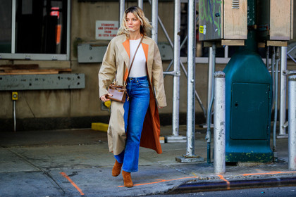 sabina socol, beige trench coat, camel suede boots, brown leather bag, crossbody bag, tory burch bag, blue jeans, cropped jeans, flare jeans, white top, orange trench coat, fashion week, frenchystyle, FW, jonathan paciullo, street style, FALL WINTER 2020-2021, AUTUMN WINTER 2020-2021, FW 20-21, horizontal, atmosphere details, full length, NYFW, NEW YORK