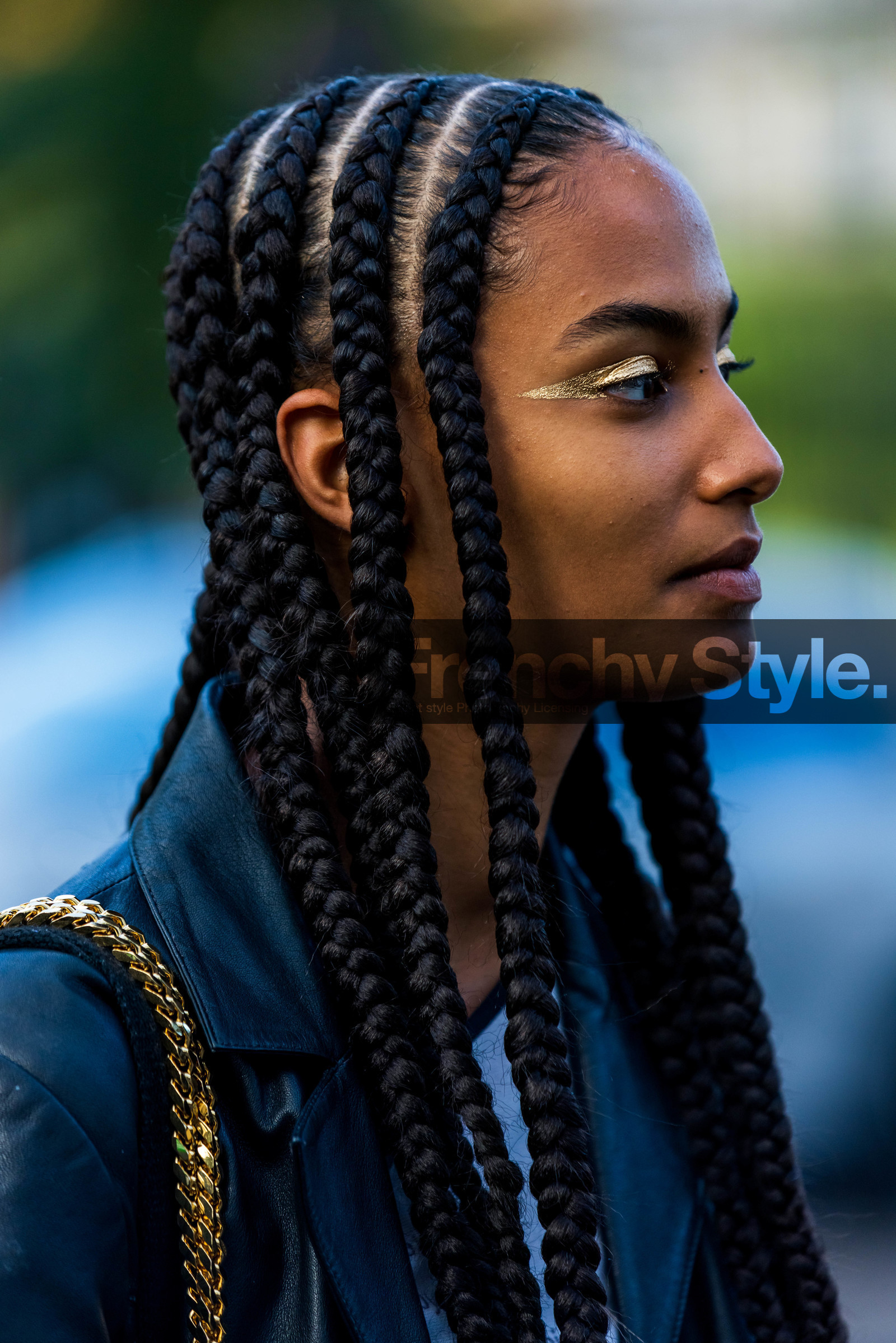 braid, close up, detail, eyeliner, eyeshadow, gold, gold eyeliner, hairstyle, Julie Sergent Ferreri, makeup, fashion week, frenchystyle, FW, jonathan paciullo, street style, PFW, PARIS, SPRING SUMMER 2022, SS 22, vertical, atmosphere details, model