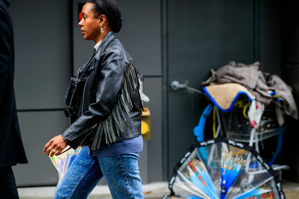 black leather bombers, black leather jacket, black leather perfecto, fringe jacket, multi earrings, golden earrings, dangling earrings, fashion week, frenchystyle, FW, jonathan paciullo, street style, NYFW, NEW YORK, AUTUMN WINTER 2020-2021, FALL WINTER 2020-2021, FW 20-21, horizontal, atmosphere details, detail